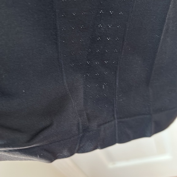 Old Navy Active. (M) Men’s running, biking, workout shirt. Vented. Like New - Picture 3 of 5